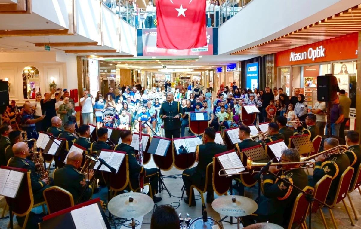 19 Eyl&uuml;l Gaziler G&uuml;n&uuml;&rsquo;nde IYAŞPARK AVM&rsquo;de Anlamlı Program
