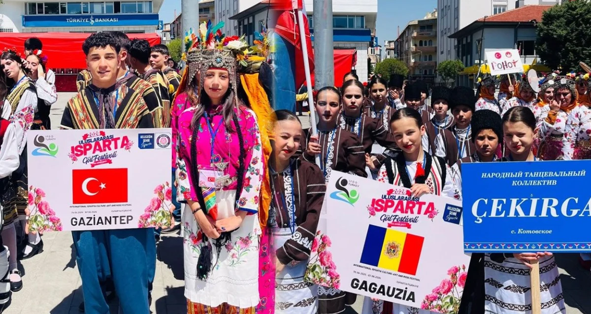 2026 Isparta G&uuml;l Festivali Rengarenk Başladı