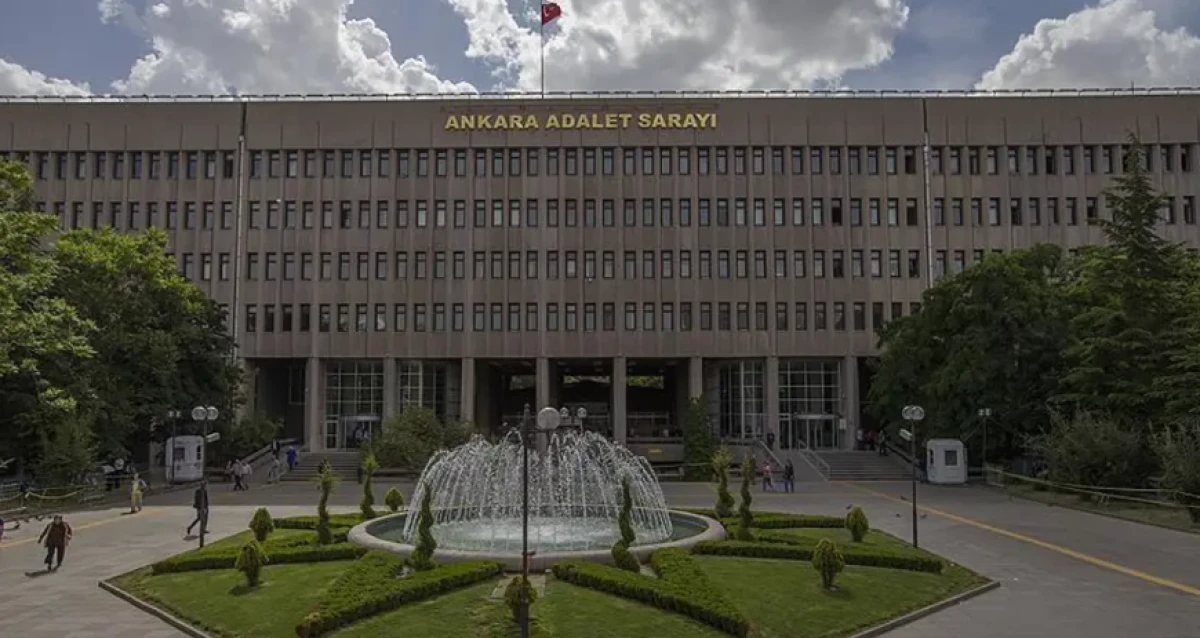 Adliyedeki r&uuml;şvet pazarlığını savcı duydu. "İnfazını 100 bin liraya erteletirim" diyen sahte yazı işleri m&uuml;d&uuml;r&uuml; yakalandı
