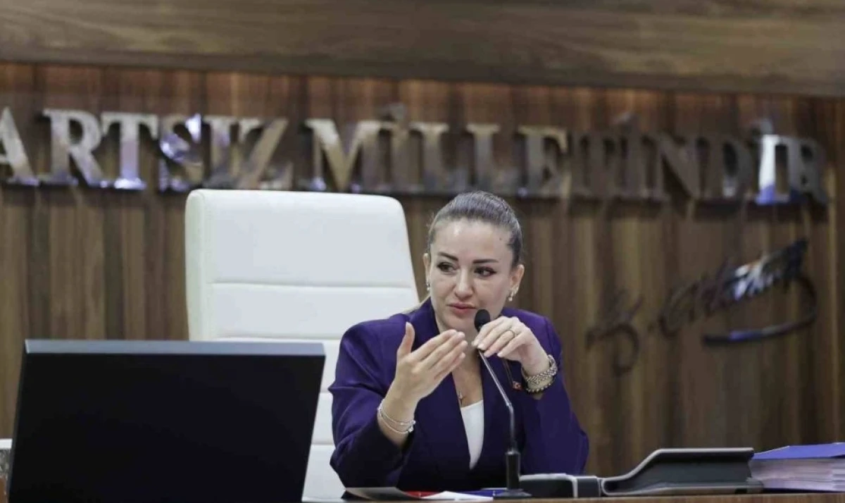 Antalya siyasetinde deprem etkisi yaratan iddiaya B&uuml;şra &Ouml;zdemir'den net yanıt! AK Parti'ye ge&ccedil;ecek mi?