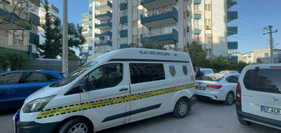 Antalya'da bir apartman dairesinde İran uyruklu 3 kardeş &ouml;l&uuml; bulundu