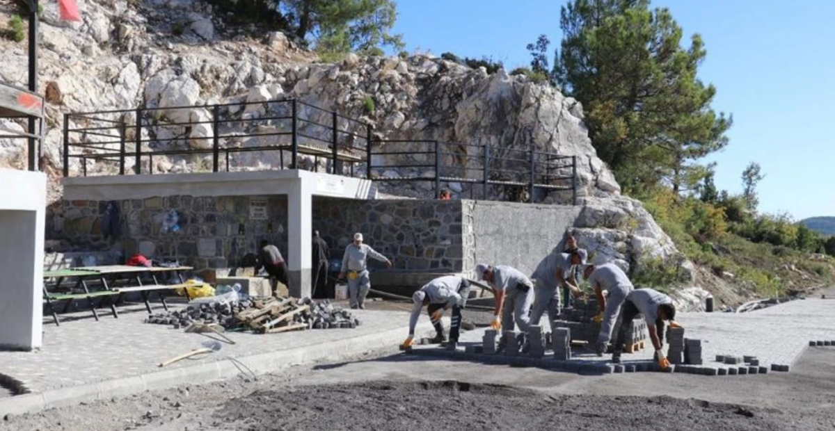 Antalya&rsquo;da tarihi g&ouml;&ccedil; yolunun kesiştiği adrese dokunuş! Akmuğar &Ccedil;eşmesi yenileniyor