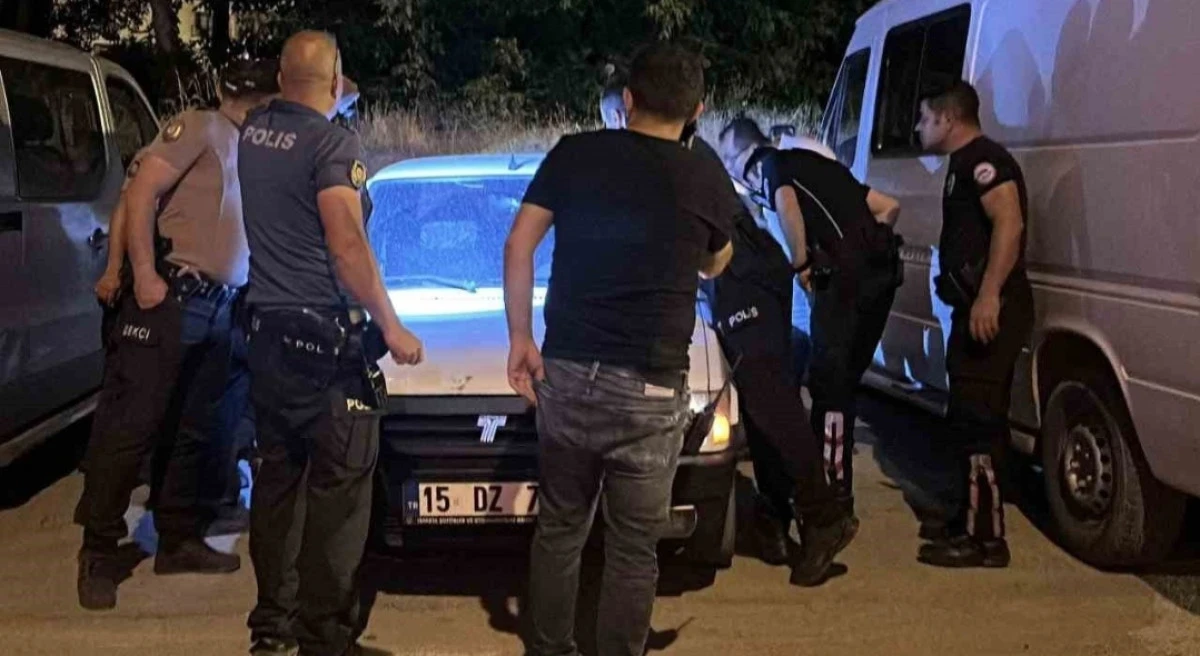 Aracın i&ccedil;inde hareketsiz bulunan gen&ccedil; hastanede hayatını kaybetti
