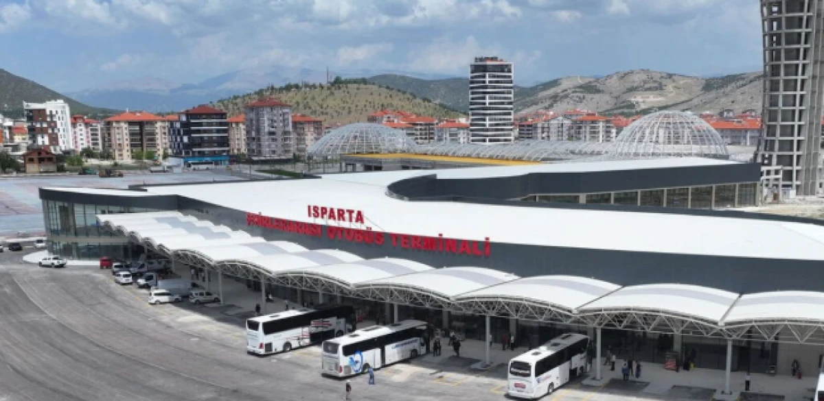 Bayram &Ouml;ncesi Isparta Otogarında Yoğunluk: Bilet Fiyatları Ne Kadar?