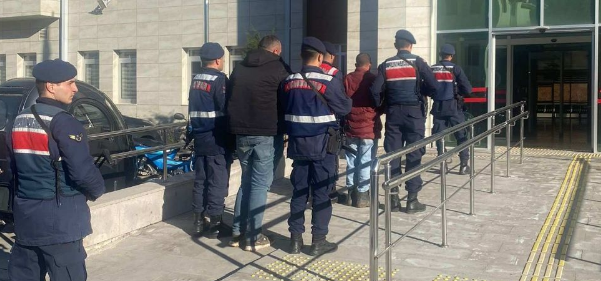 Burdur'da ş&uuml;pheli şahıslar kıskıvrak yakalandı