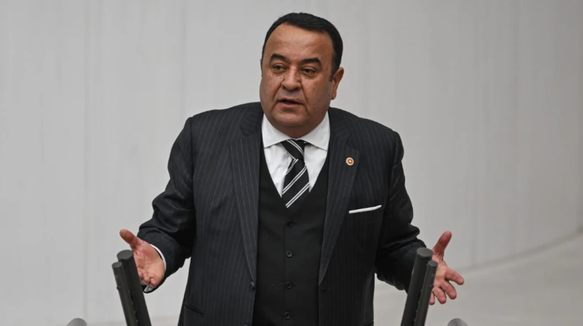 CHP Ankara Milletvekili Adnan Beker, partisinden istifa etti