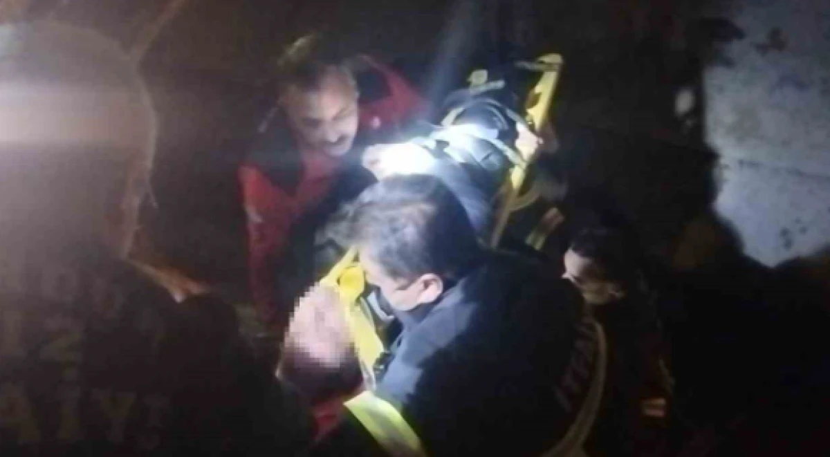 Dengesini kaybedip kanala d&uuml;şt&uuml;, itfaiye ekipleri kurtardı