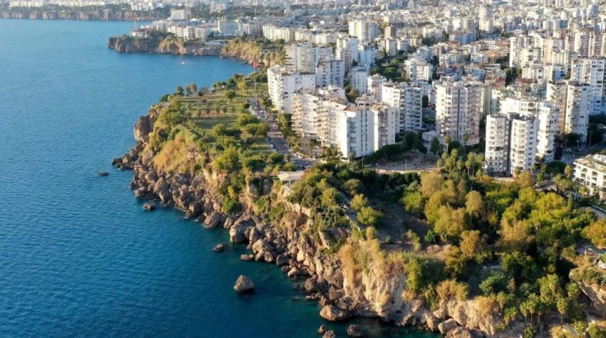 Denizin &uuml;zerindeki şehir: Muratpaşa