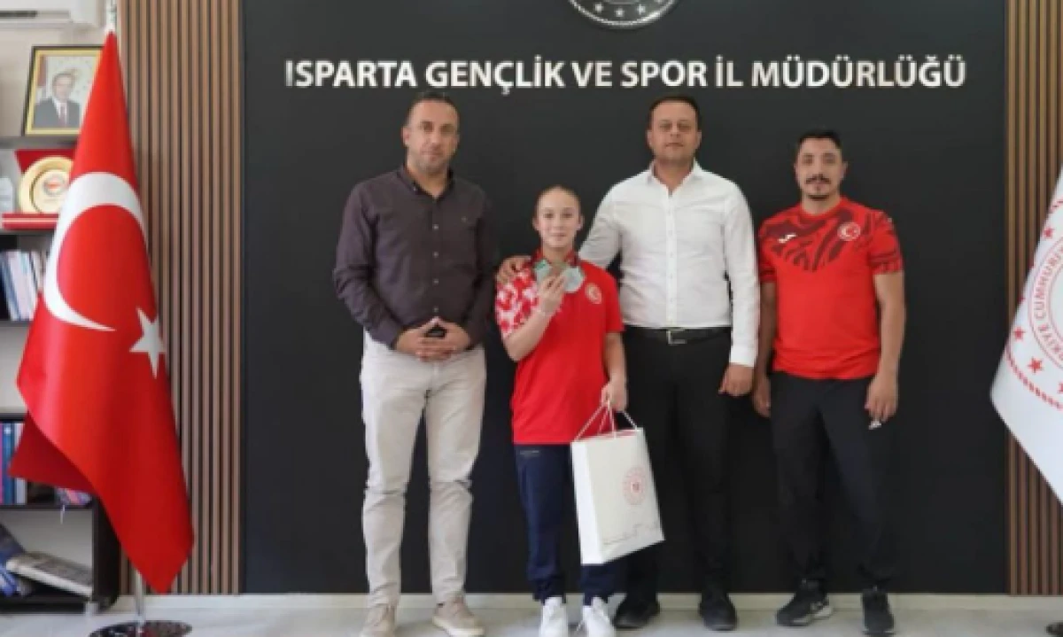 D&uuml;nya Şampiyonu Asel Şenel'den İl M&uuml;d&uuml;r&uuml; Kaya'ya Ziyaret
