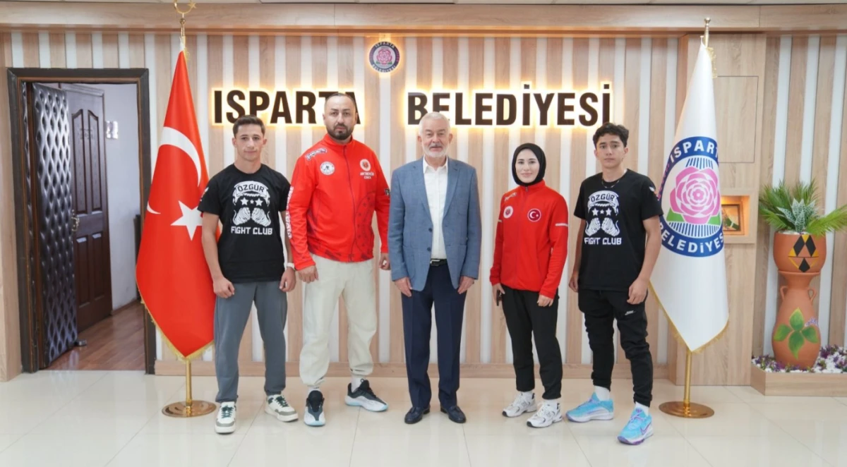 D&uuml;nya Şampiyonu Fatime Y&uuml;rekli&rsquo;den Başkan Başdeğirmen&rsquo;e Ziyaret