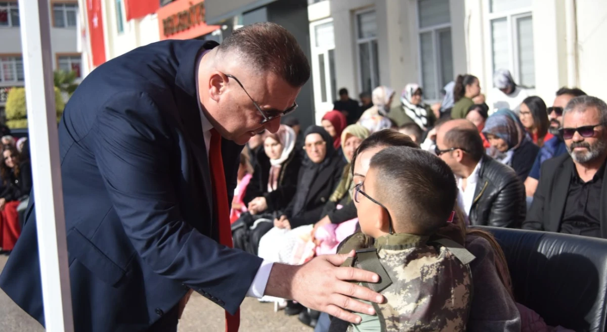 Eğirdir&rsquo;de 29 Ekim T&ouml;reninde Y&uuml;reklere Dokunan An: Başkan Mustafa &Ouml;zer&rsquo;den Şehit Ailesine Vefa