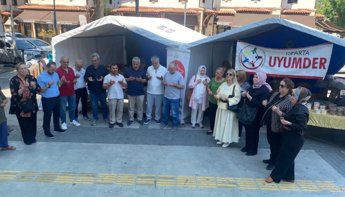 El Ele Derneği ile UYUMDER&rsquo;den Anlamlı Kermes
