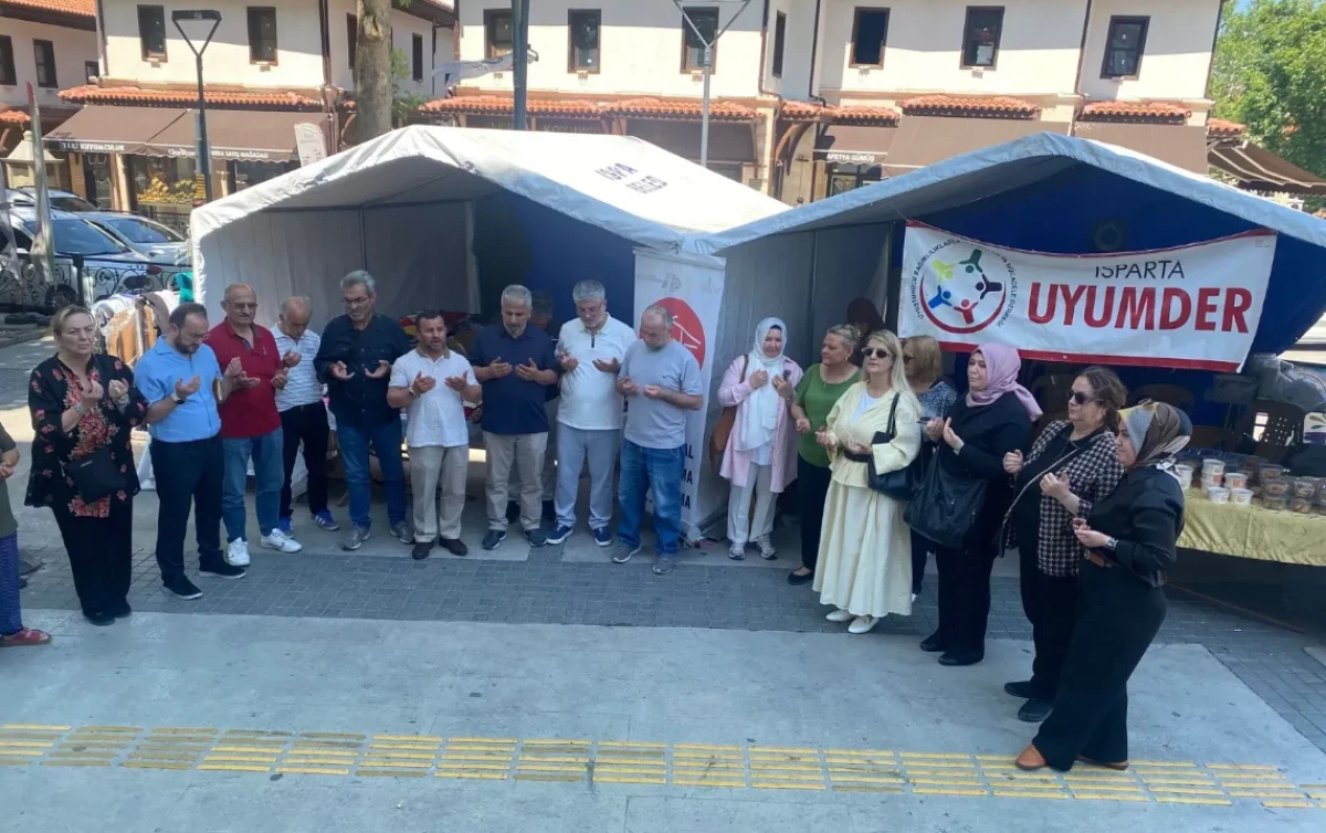 El Ele Derneği ile UYUMDER&rsquo;den Anlamlı Kermes