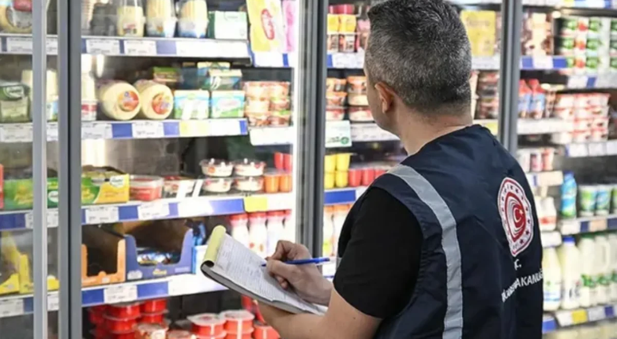 Et &uuml;r&uuml;nlerinde at eti, sal&ccedil;ada gıda boyası... Bakanlık yeni taklit ve tağşiş listesini a&ccedil;ıkladı