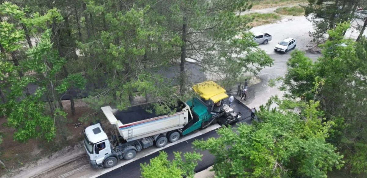 G&ouml;lc&uuml;k Tabiat Parkı ile Dere Mahallesi arasındaki yol asfaltlanıyor