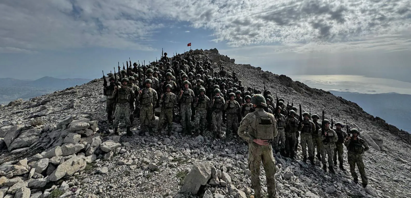 G&ouml;r&uuml;nt&uuml;ler Nefes Kesti Bu Şartlarda G&ouml;rev Yapıyorlar