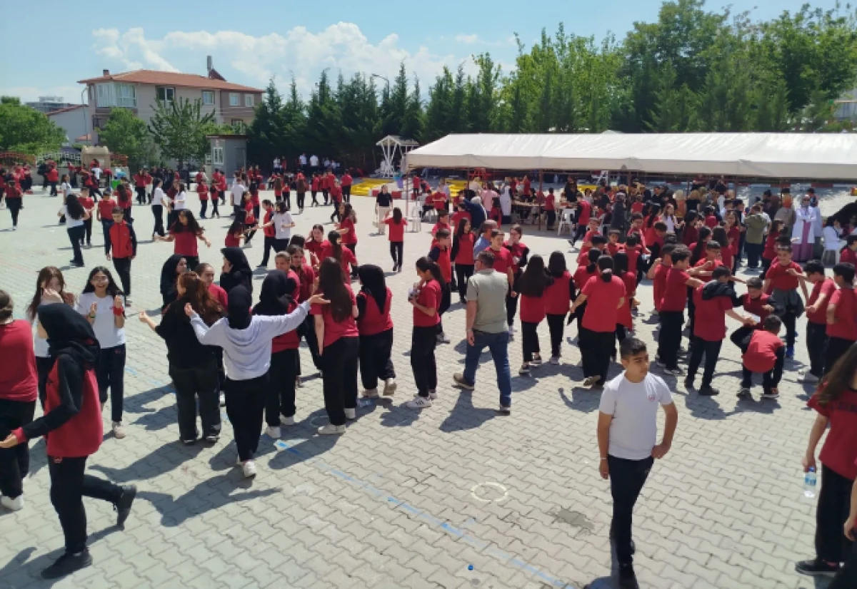 Hızırbey Ortaokulu&rsquo;nda Dayanışma Kermesi