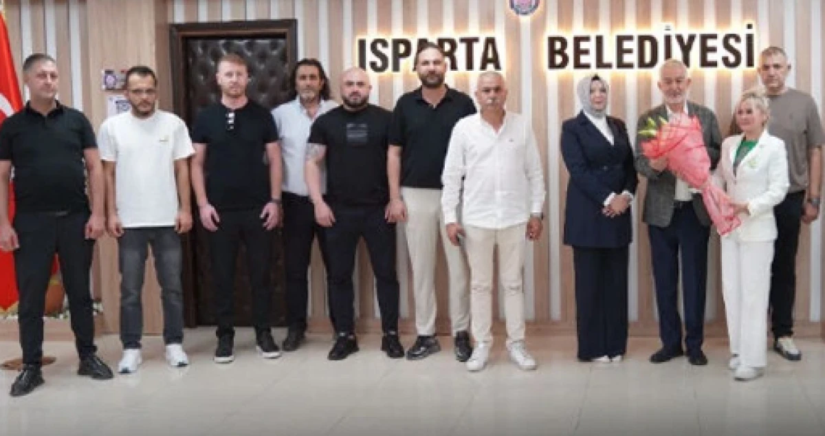 Isparta 32 Spor'un Yeni Y&ouml;netiminden Başkan Başdeğirmen'e Ziyaret