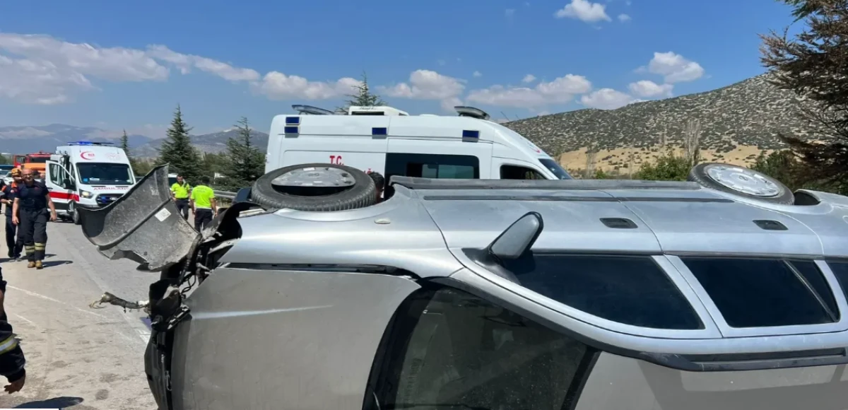 Isparta-Eğirdir Yolunda Korkutan Kaza: Ara&ccedil; Yan Yattı