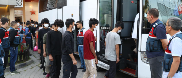 Isparta'da 336 d&uuml;zensiz g&ouml;&ccedil;men sınır dışı edildi