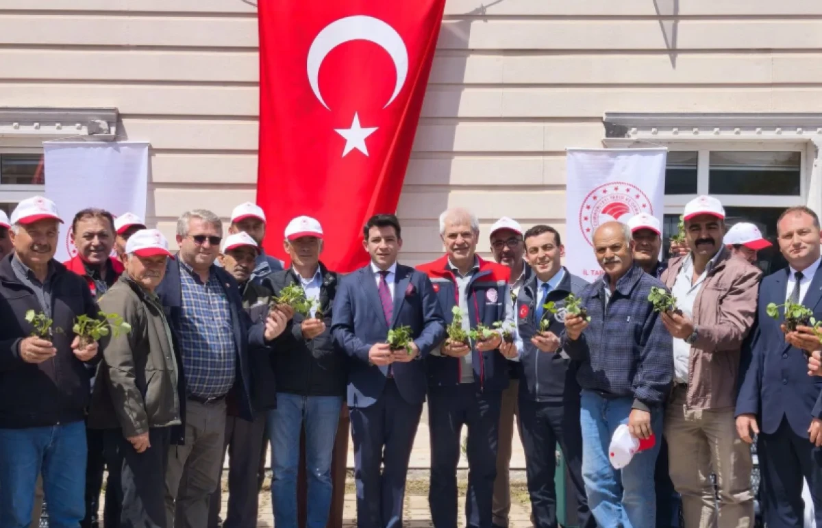 Isparta&rsquo;da &Uuml;reticilere &Ccedil;ilek Fidesi Desteği