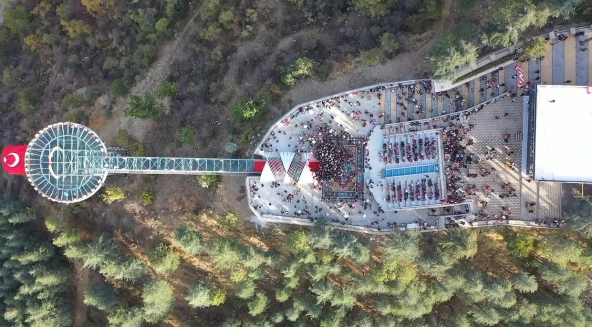 Isparta&rsquo;da y&uuml;kseklik korkusunu unutturan cam teras 1 milyon ziyaret&ccedil;iyi aştı