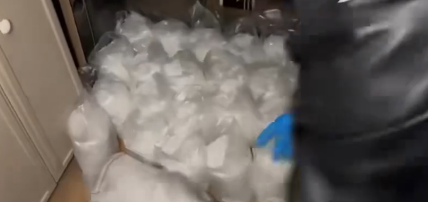 Isparta&rsquo;da zehir taciri ve sokak satıcılarına operasyon!