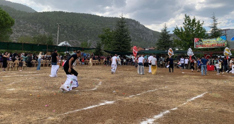 Kayı K&ouml;y&uuml;nde gelenek devam ediyor İncir ve K&uuml;lt&uuml;r festivali yoğun ilgi