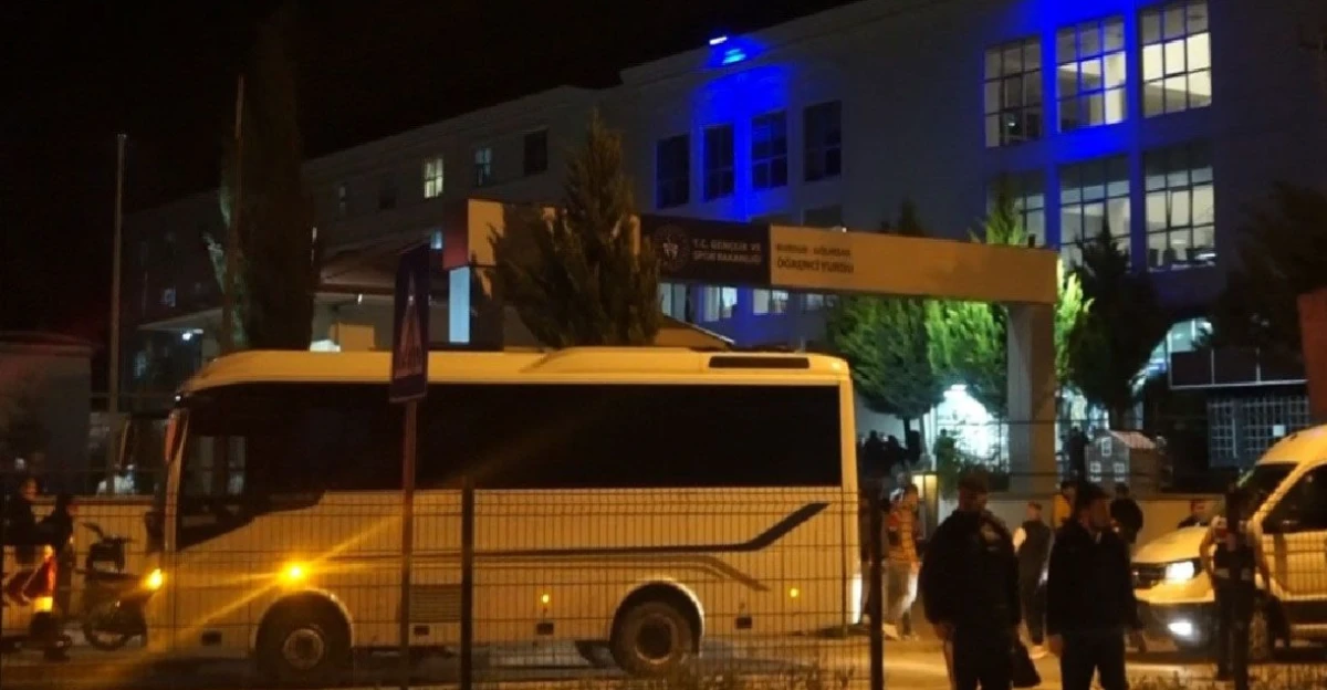 KYK yurdunda temizlik malzemeleri devrildi, kimyasal tepkime sebebiyle &ouml;ğrenciler tahliye edildi