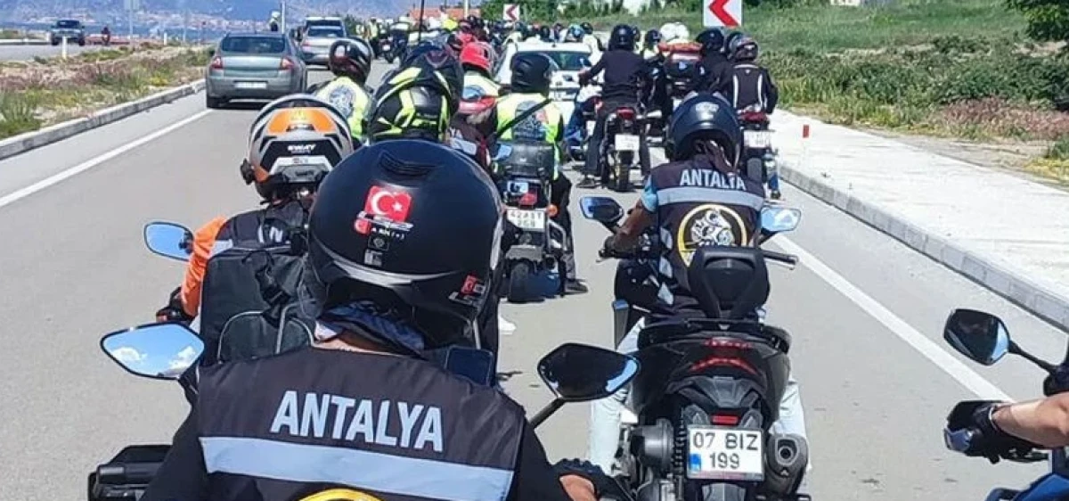 Motosiklet tutkunları Isparta'da bir araya geldi