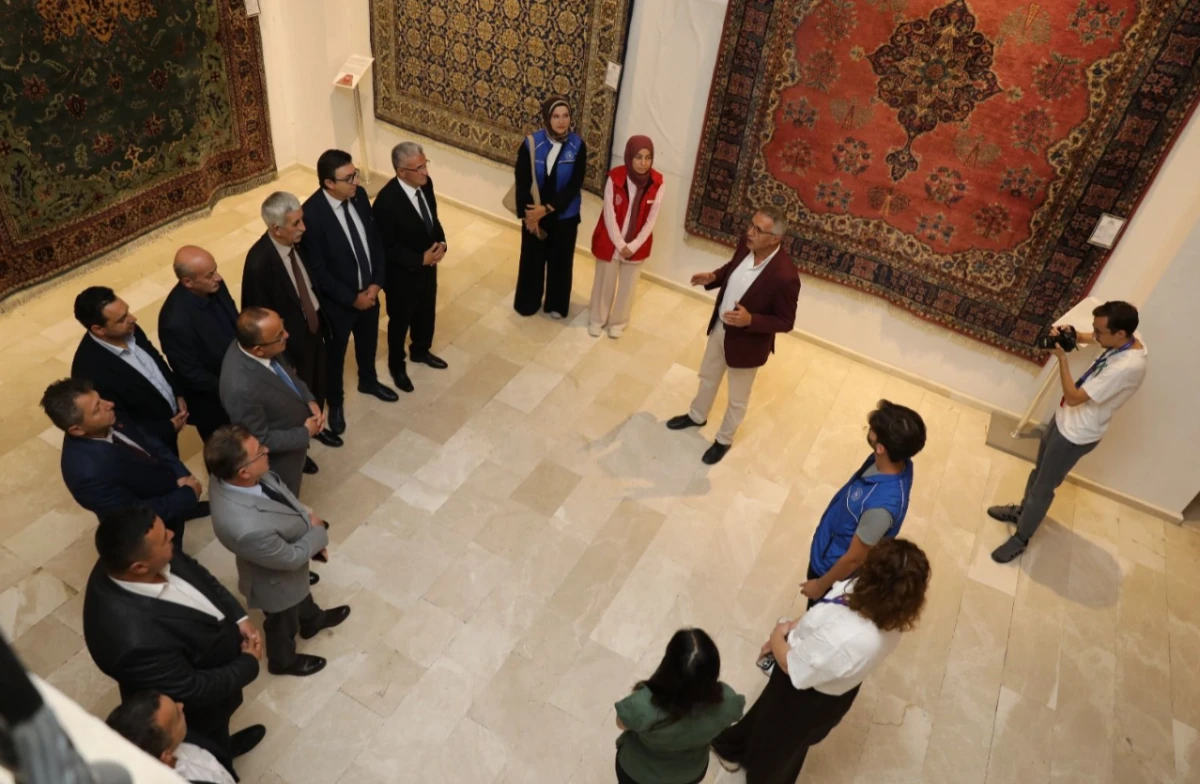 &Ouml;ğrenciler, ilmek atarak halı dokumacılığını yakından tanıdı 