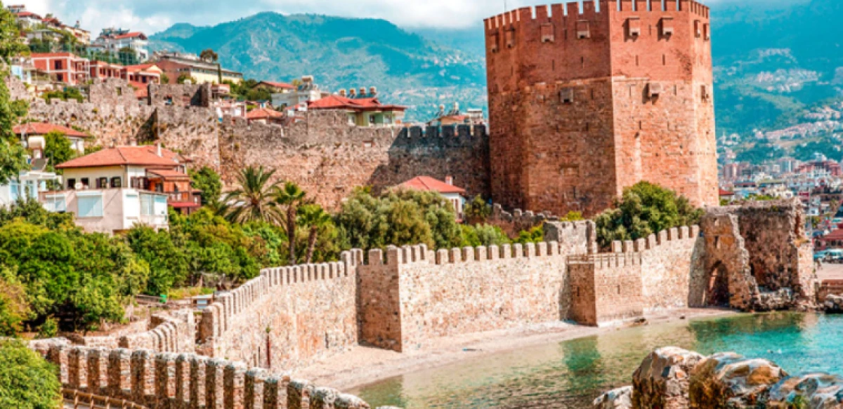 Ruslar Alanya'dan vazge&ccedil;miyor: 4 yılda 15 bin konut satın aldılar