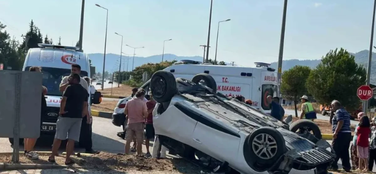 Seydikemer&rsquo;de tır ile otomobil &ccedil;arpıştı: 4 yaralı