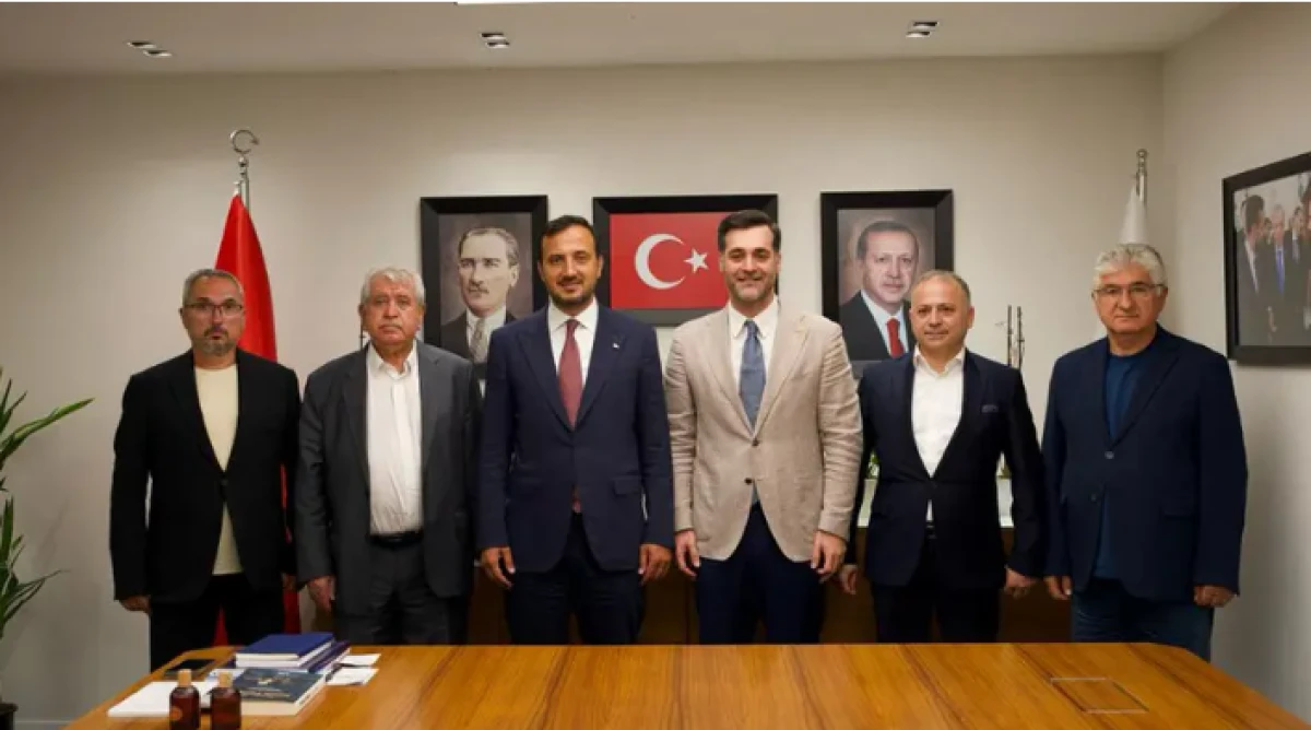 &Uuml;sk&uuml;dar&rsquo;da 4 CHP&rsquo;li meclis &uuml;yesi AK Parti&rsquo;ye katıldı