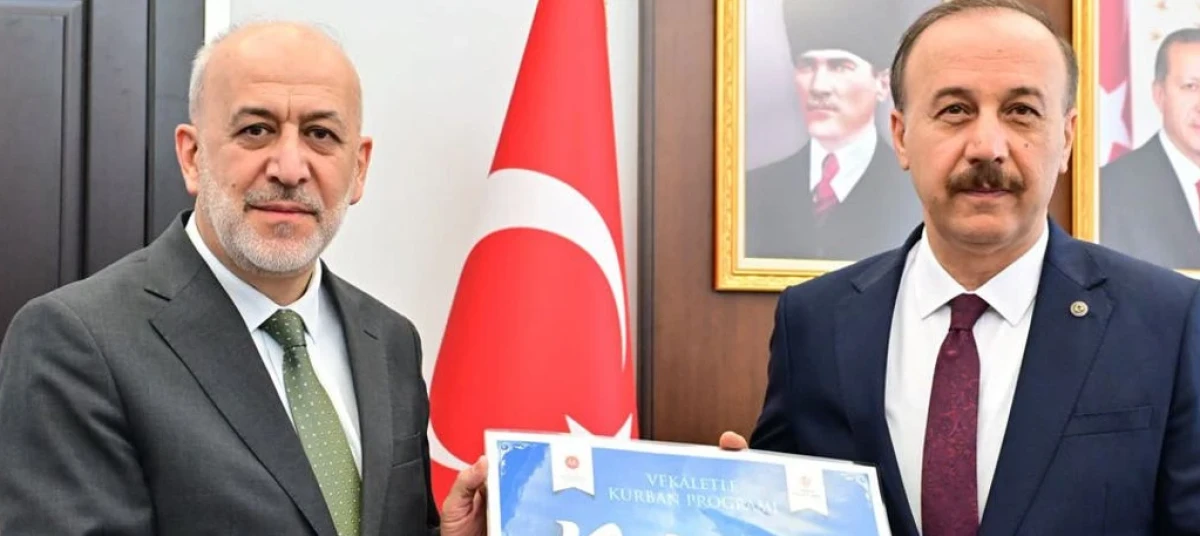 VALİ ERİN KURBAN VEK&Acirc;LETİNİ TDV&rsquo;YE BAĞIŞLADI