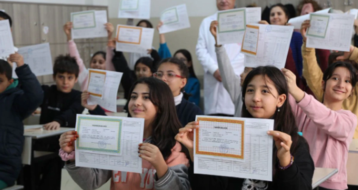 Yaklaşık 18 milyon &ouml;ğrenci yarın yaz tatiline &ccedil;ıkacak