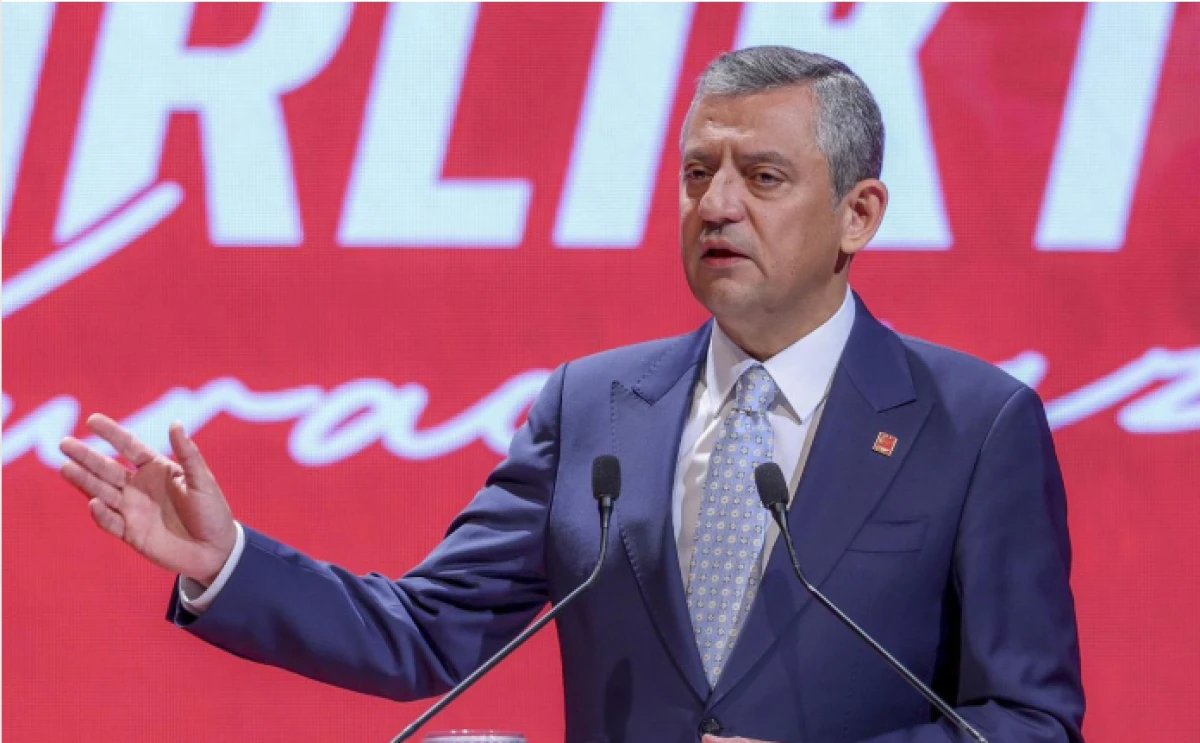 "Yeni Parti" i&ccedil;in tarih netleşti! &Ouml;zg&uuml;r &Ouml;zel yarın son kez CHP k&uuml;rs&uuml;s&uuml;nde olacak