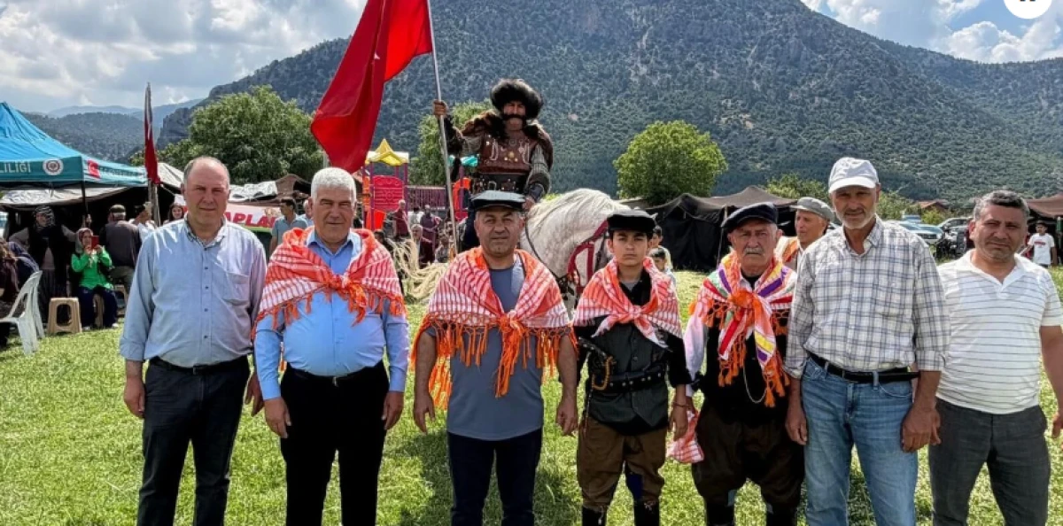 Y&Ouml;R&Uuml;K Ş&Ouml;LENİNDE BİNLERCE Y&Ouml;R&Uuml;K SERPİL K&Ouml;Y&Uuml;&rsquo;NDE BULUŞTU